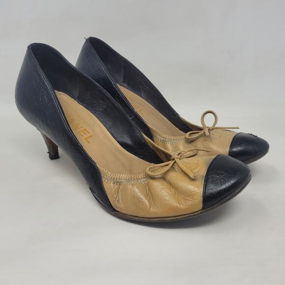 Chanel Heels EU36 US6 Black Tan Leather 2008 CC Logo Old Money Bow Pumps Luxury - Picture 1 of 13